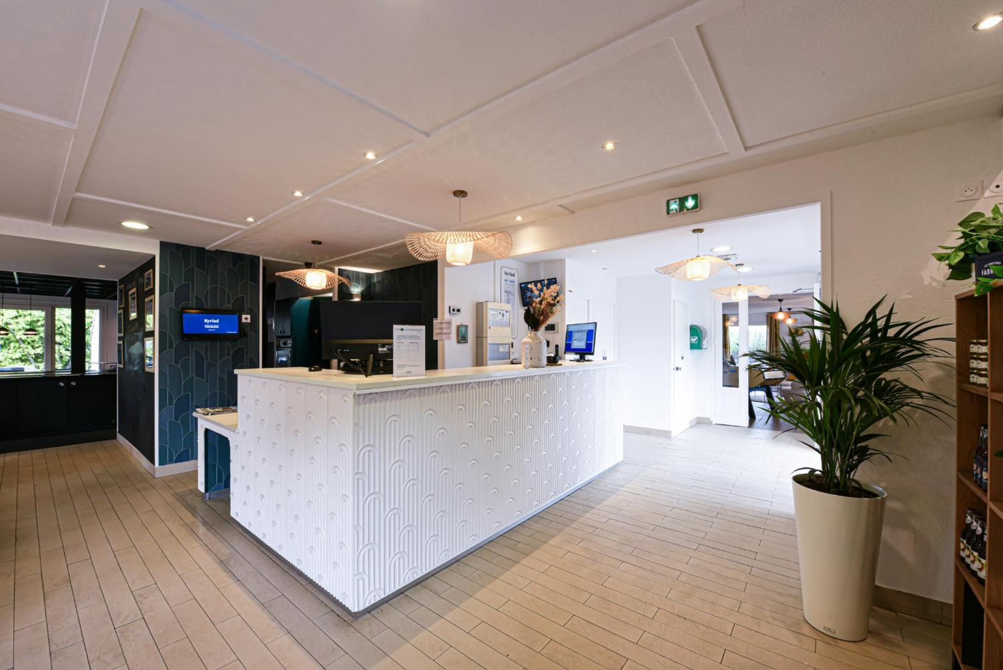 Kyriad Villeneuve Saint Georges - Hotel Renove Buitenkant foto